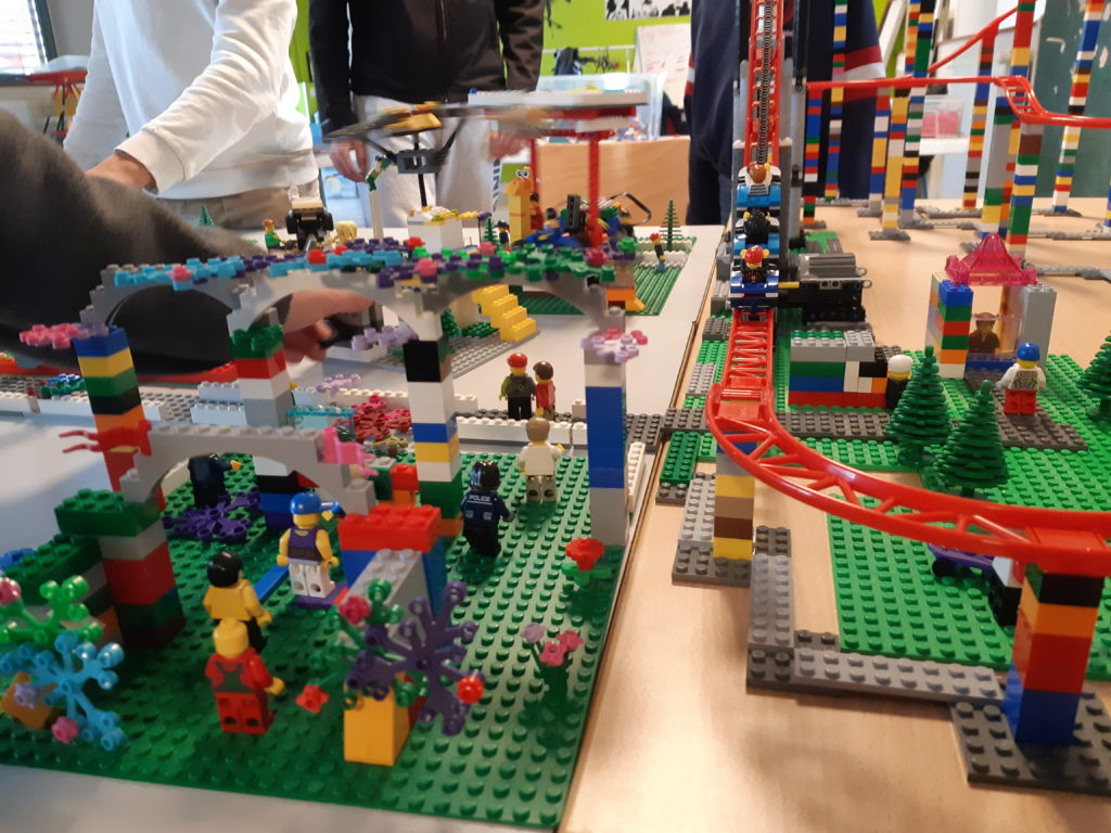 Atelier Lego centre loisirs ado et enfants thème parc d'attraction - Ludi Briques