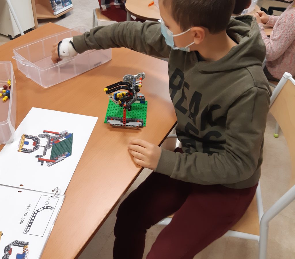 Atelier Lego en centre de loisirs simulateur entrainement spacial - Ludi Briques