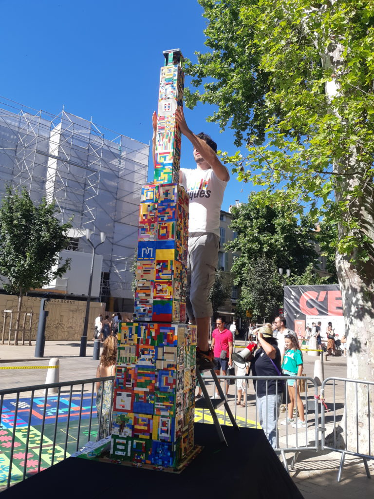 Tour géante en brique Lego pour le festival d'Aix - Ludi Briques